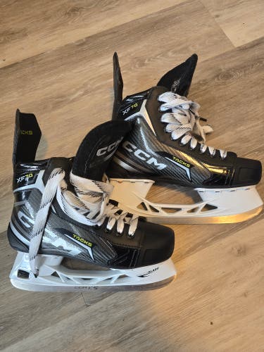 CCM Tacks XF 70 Hockey Skates Wide Width 6 (Like New!)