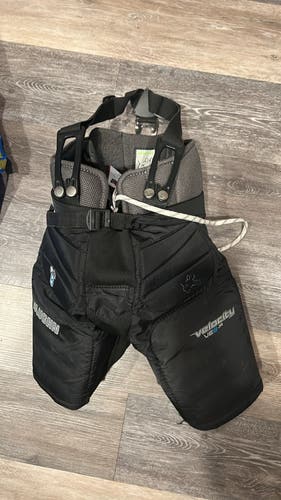 Vaughn Velocity 8 jr small/medium goalie pants
