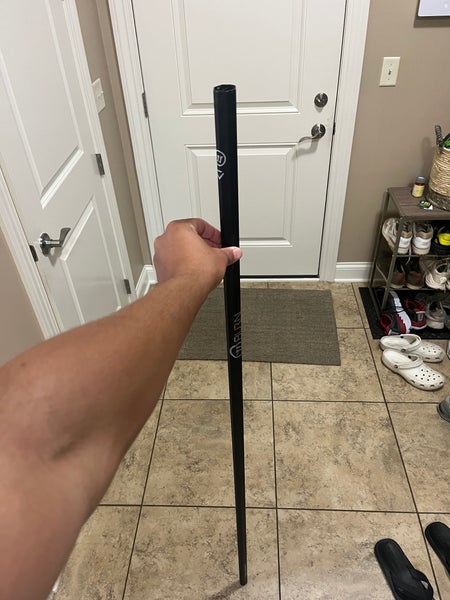 Warrior burn defense lacrosse shaft