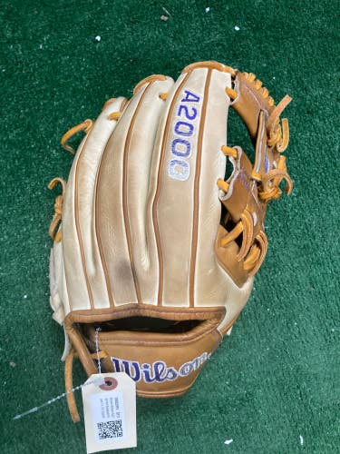 Brown Wilson A2000 Sis Bates Pro Spec RH Baseball Glove 11.75" (Used)