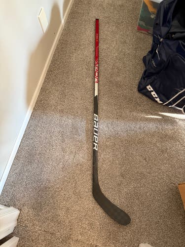 Senior Bauer Vapor Hyperlite Left Hand Hockey Stick P28 Pro Stock (Used)