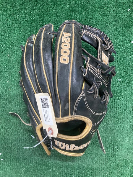 Black Wilson A2000 RH Infield Baseball Glove 11.75" (Used)