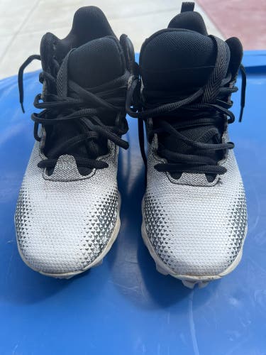 Youth football cleats