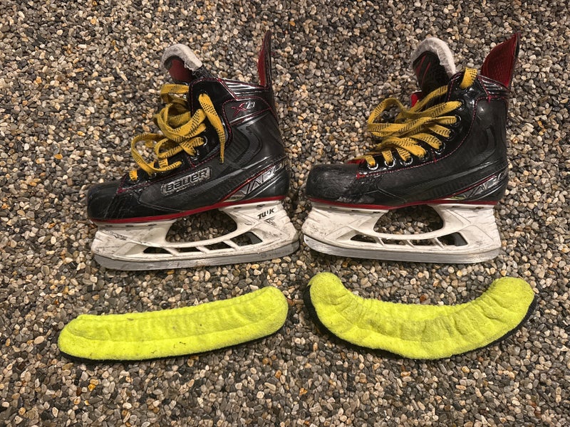 Bauer Vapor Hockey Skates Regular Width  Size 3.5 (Used)