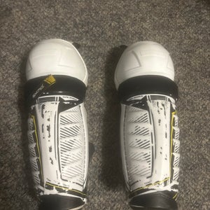 Intermediate CCM Tacks 9060 13" Shin Pads (Used)