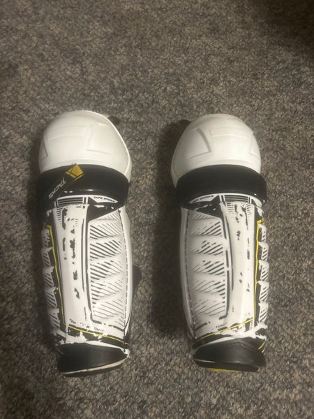 Intermediate CCM Tacks 9060 13" Shin Pads (Used)