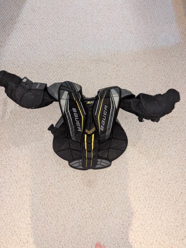 Large 2018 Bauer S29 Goalie Chest Protector (Used)
