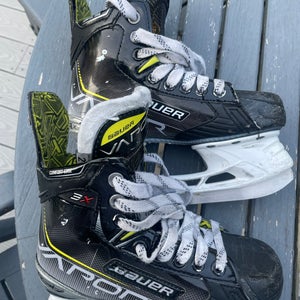 Bauer Vapor 3X Hockey Skates Extra Wide Width Size 2 (Used)