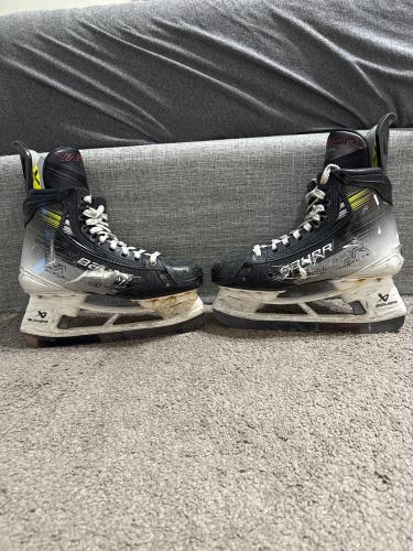 Bauer Vapor Hyperlite 2 Hockey Skates 7.5 (Used)