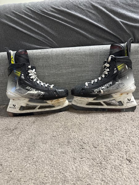 Bauer Vapor Hyperlite 2 Hockey Skates  7.5 (Used)