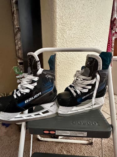 Bauer X Hockey Skates Regular Width  Size 1.5 (Used)