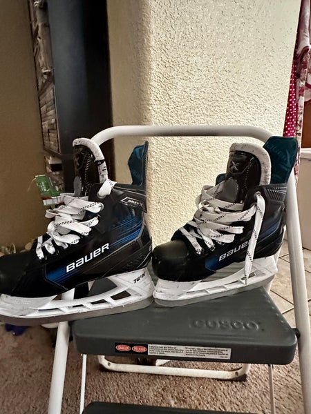 Bauer X Hockey Skates Regular Width  Size 1.5 (Used)