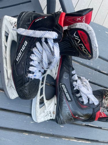 Bauer Vapor 3X Pro Hockey Skates Size 2.5 (Used)