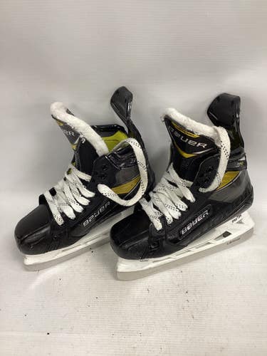 Used Bauer SUPREME 3S PRO Junior Hockey Skate Junior 04 11851-S000035298