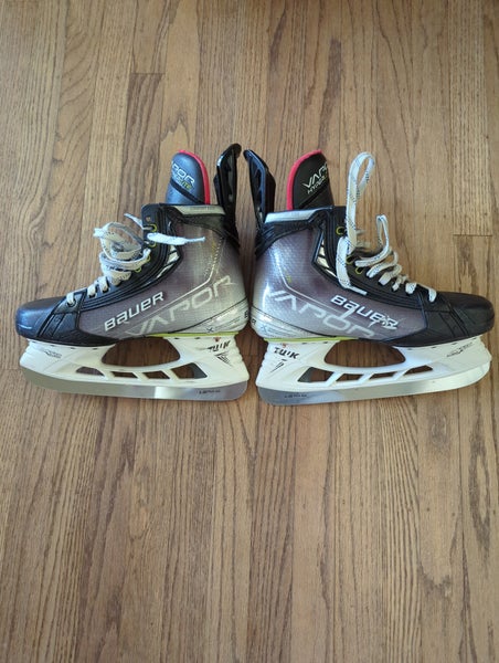 Bauer Vapor Hyperlite Hockey Skates 7.5 (Used)