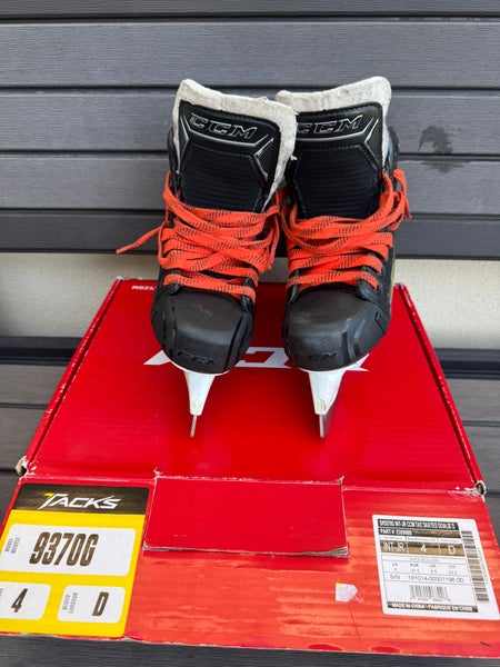 CCM Super Tacks 9370 Hockey Goalie Skates Junior Skate Size 3 (Used)