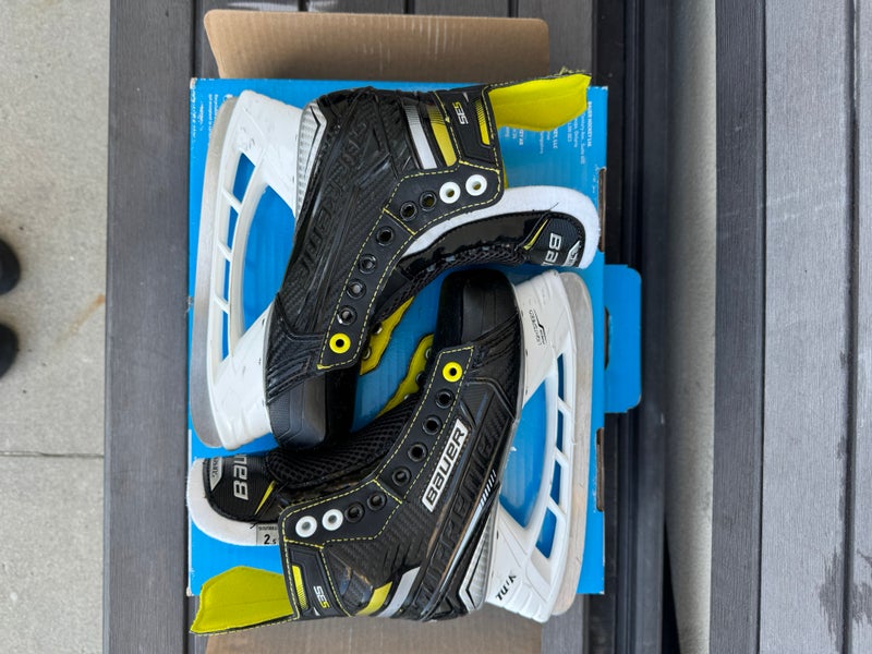 Bauer Supreme 3S Hockey Skates Regular Width Size 2.5 (Used)