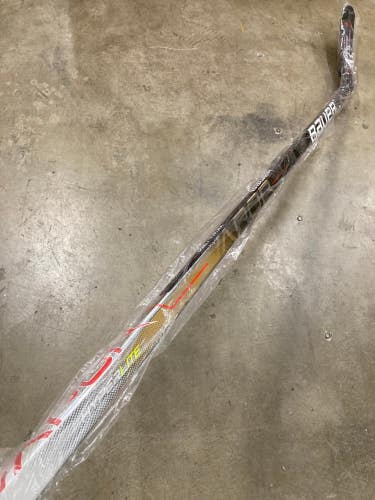 Senior Bauer Vapor Hyperlite Hockey Stick Left Handed P28 (65”)
