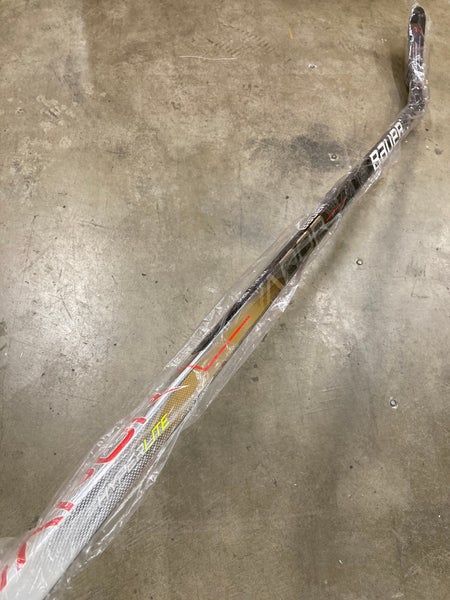 Senior Bauer Vapor Hyperlite Hockey Stick Left Handed P28 (65”)
