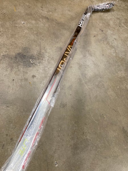 Senior Bauer Vapor Hyperlite Hockey Stick Right Handed P28 (65”)