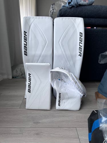 Brand New Bauer Flylite 33+1 Goalie Full Set