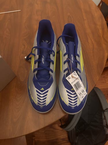Gray Men's Size M 11.0 (W 12.0) Adult Adidas Molded Cleats Cleats (New)