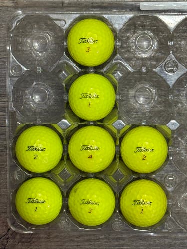 8 Titleist Pro V1 / Pro V1x Yellow Golf Balls