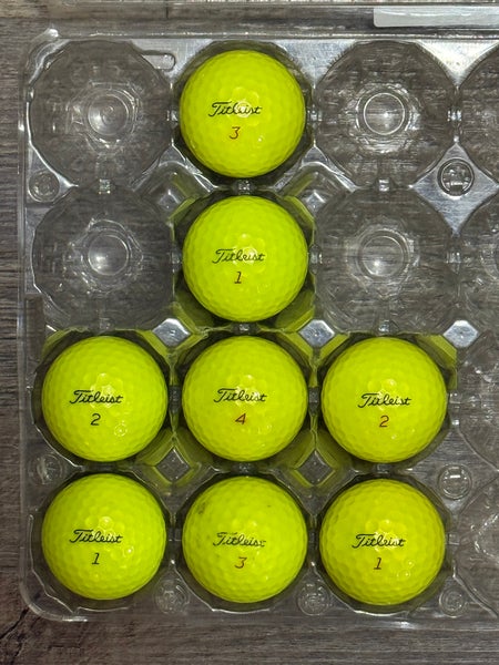 8 Titleist Pro V1 / Pro V1x Yellow Golf Balls