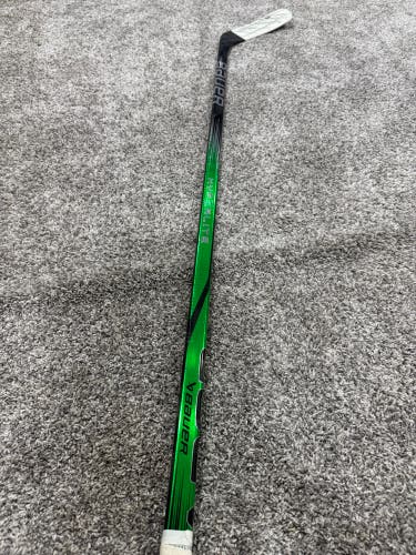 Intermediate Bauer Vapor Hyperlite 2 Right Handed Hockey Stick P88M (Used)