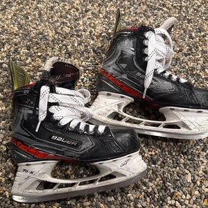 Bauer Vapor X2.9 Hockey Skates Regular Width  Size 4 (Used)