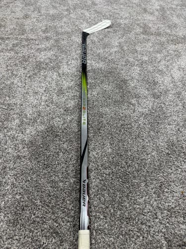 Senior Bauer Vapor Hyperlite 2 Right Handed Hockey Stick P90TM (Used)