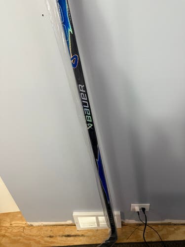 Senior Bauer Vapor FlyLite Right Handed Hockey Stick P28M Pro Stock (New)
