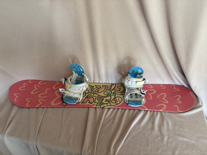 Women's 135 cm Fly Girl Lulu Snowboard With Bindings (Used)
