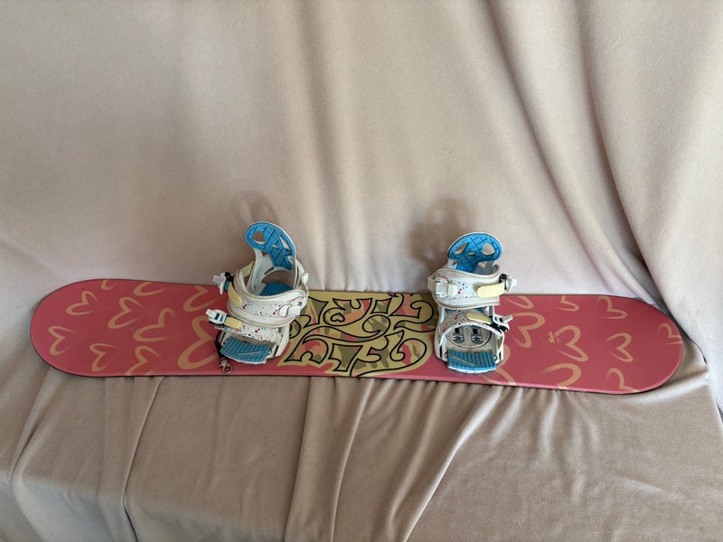 Women's 135 cm Fly Girl Lulu Snowboard With Bindings (Used)