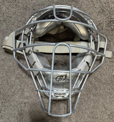 FORCE3 Traditional Defender Catcher's Mask with Patented S3 Shock Suspension System Silver