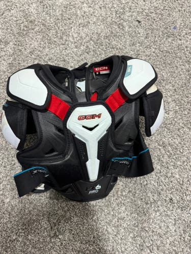 Small Senior CCM Jetspeed FT6 Pro Shoulder Pads (Used)