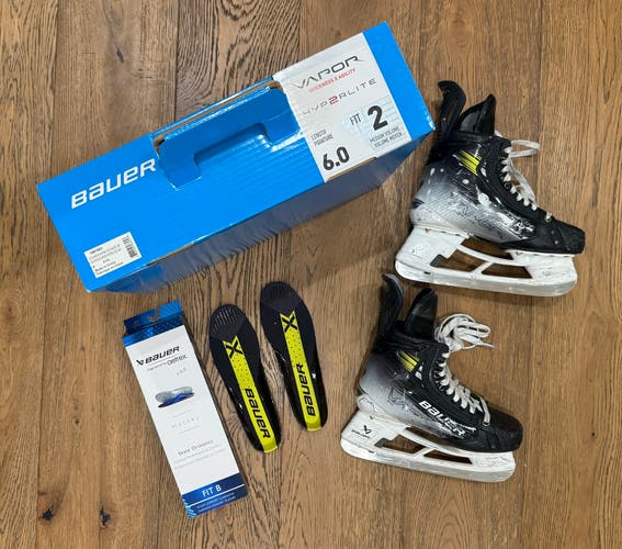 Bauer Vapor Hyperlite 2 Hockey Skates Size  6  Fit 2 (Used)