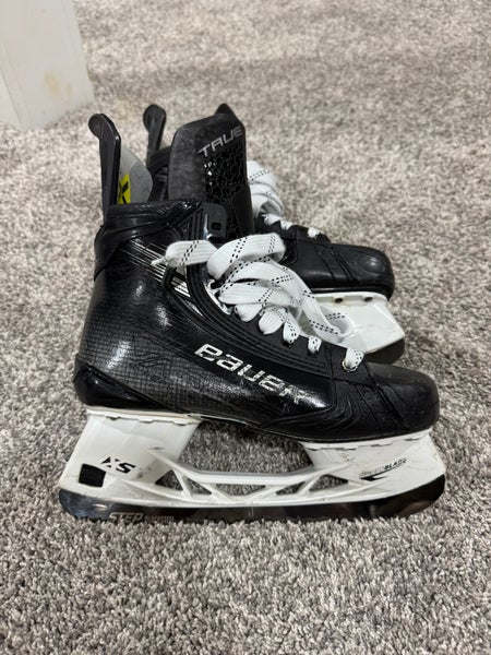 2023 Bauer Vapor Hyperlite 2 Hockey Skates   7.5 (Used)