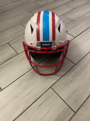 Youth Medium Schutt Vengeance A11 Helmet (Used)