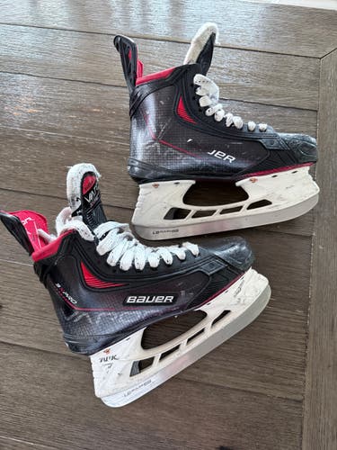 Bauer Vapor 3X Pro Hockey Skates Regular Width Size 4 (Used)