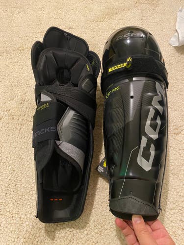 Senior CCM Tacks xf pro Shin Pads 15" (New)