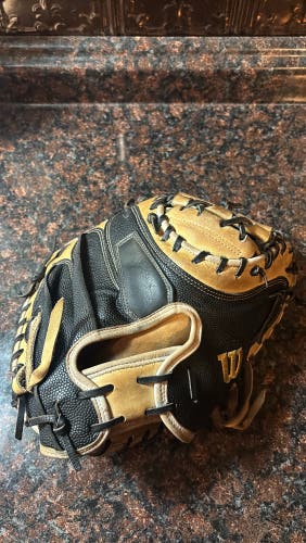 Catcher's Wilson RH A2000 Baseball Glove 33.5" (Used)