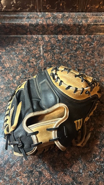 Catcher's Wilson RH A2000 Baseball Glove 33.5" (Used)