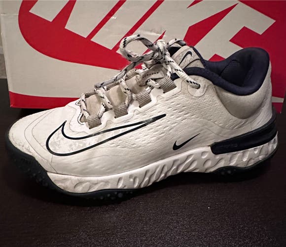 Nike Women’s Alpha Huarache Elite 4 Turf Softball/ Baseball Shoes