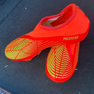 Adidas predators Cleats Men 6.5 (W 7.5)