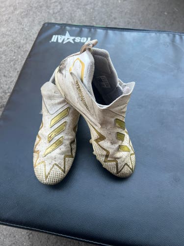 Unisex Youth Size M 6.0 (W 7.0) Adidas Molded Cleats Cleats (Used)