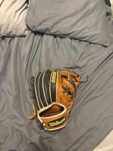Wilson RH Infield A2000 Baseball Glove 11.75" (Used)