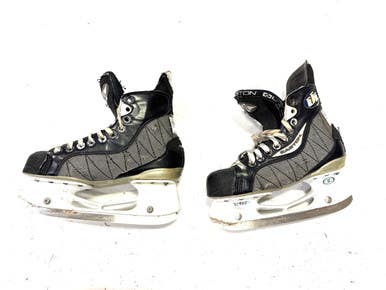 Used Easton UL Junior Hockey Skate Junior 05.5 11860-S000294935