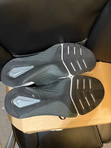 Unisex Adult Size M 12.0 (W 13.0) Nike Shoes (New)