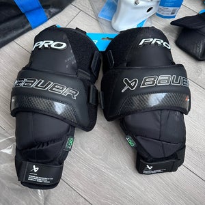 Brand New Bauer Intermediate Pro Knee Guard Goalie